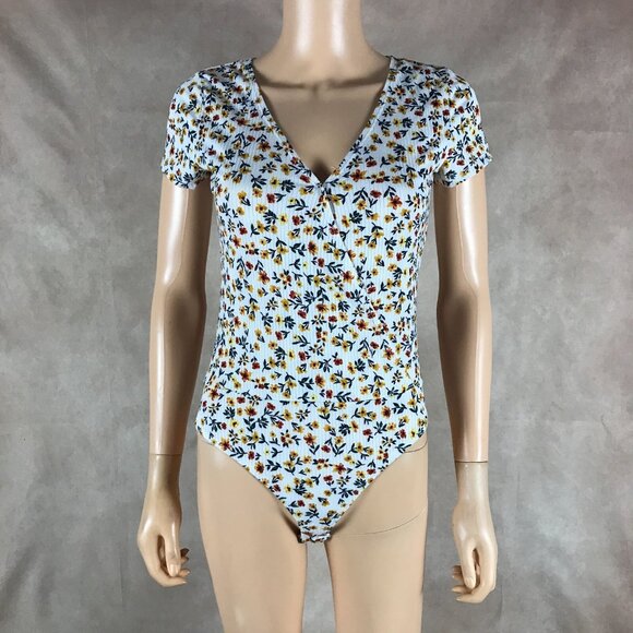Inspired Hearts Tops - Inspired Hearts White Floral V-neck Short Sleeve Bodysuit NWT XL